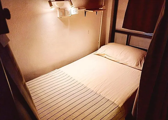 Amsterdamned Hostel